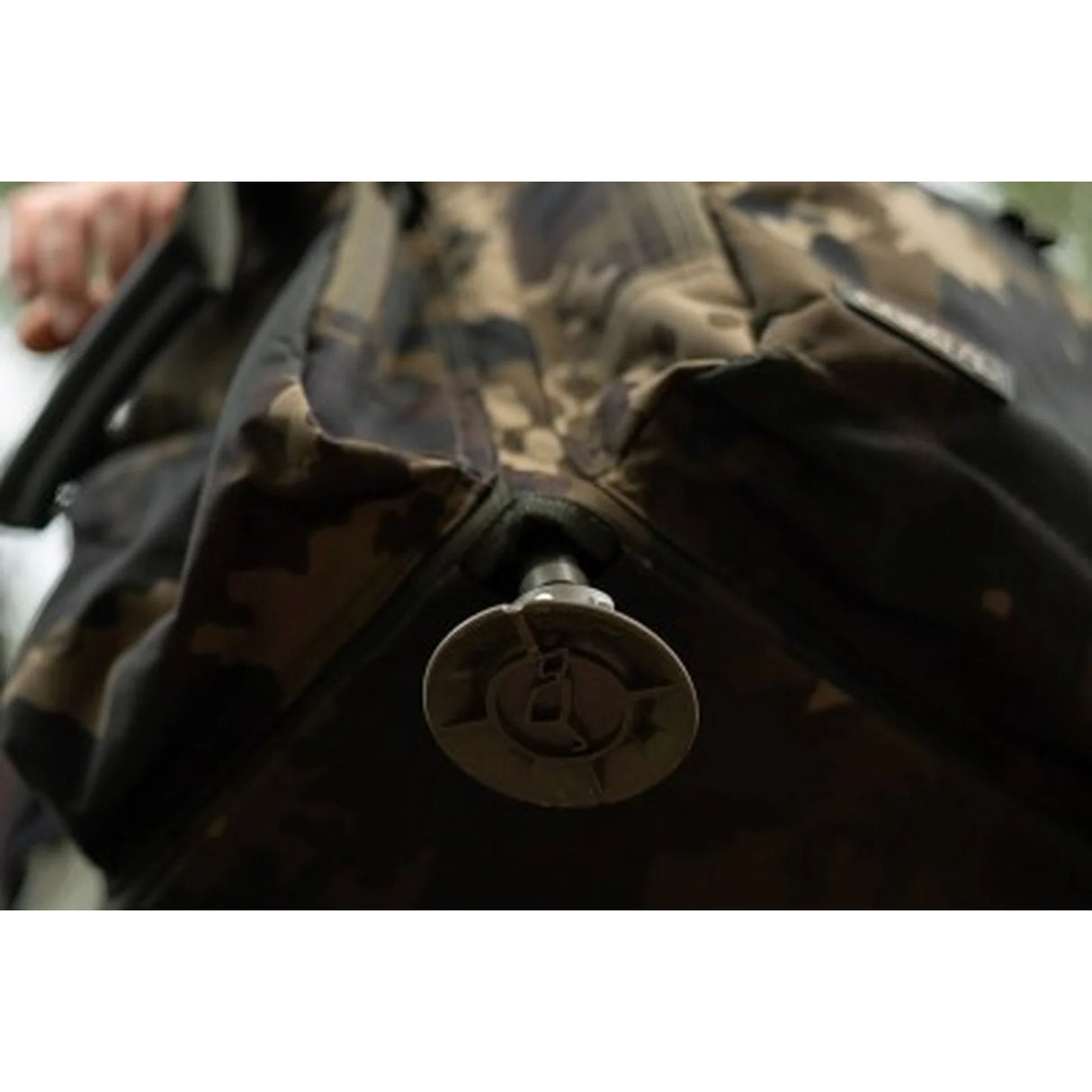 Macuto Korda Compac Framed Carryall Small Dark Kamo