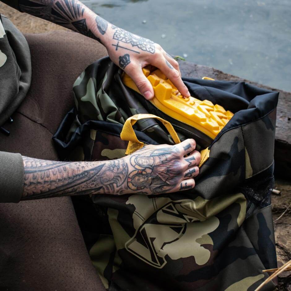 Bolso para botas y vadeador Vass Camo - Tienda Carpfishing