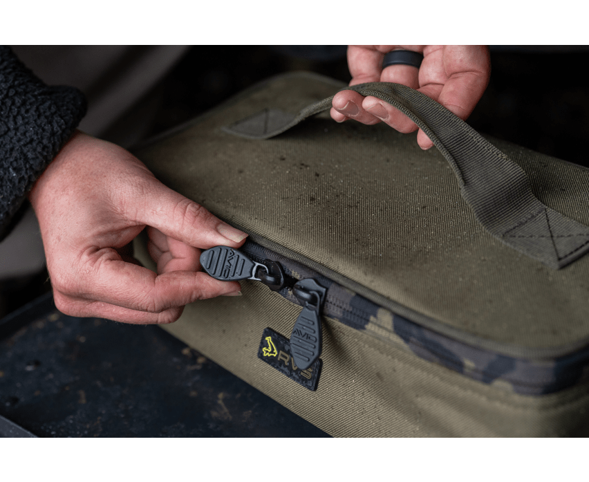 Bolso Avid Carp RVS 8 - POT Hookbait - Tienda Carpfishing