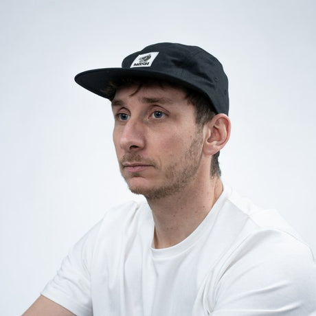 Gorra Nash Make It Happen Badge 5 Panel Negra - Tienda Carpfishing