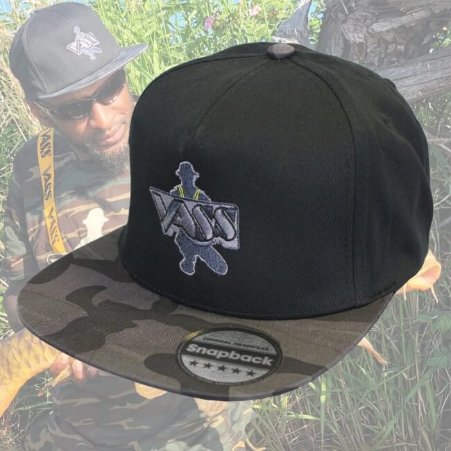 Gorra Vass VB691 Peak Negra - Gris Camo - Tienda Carpfishing