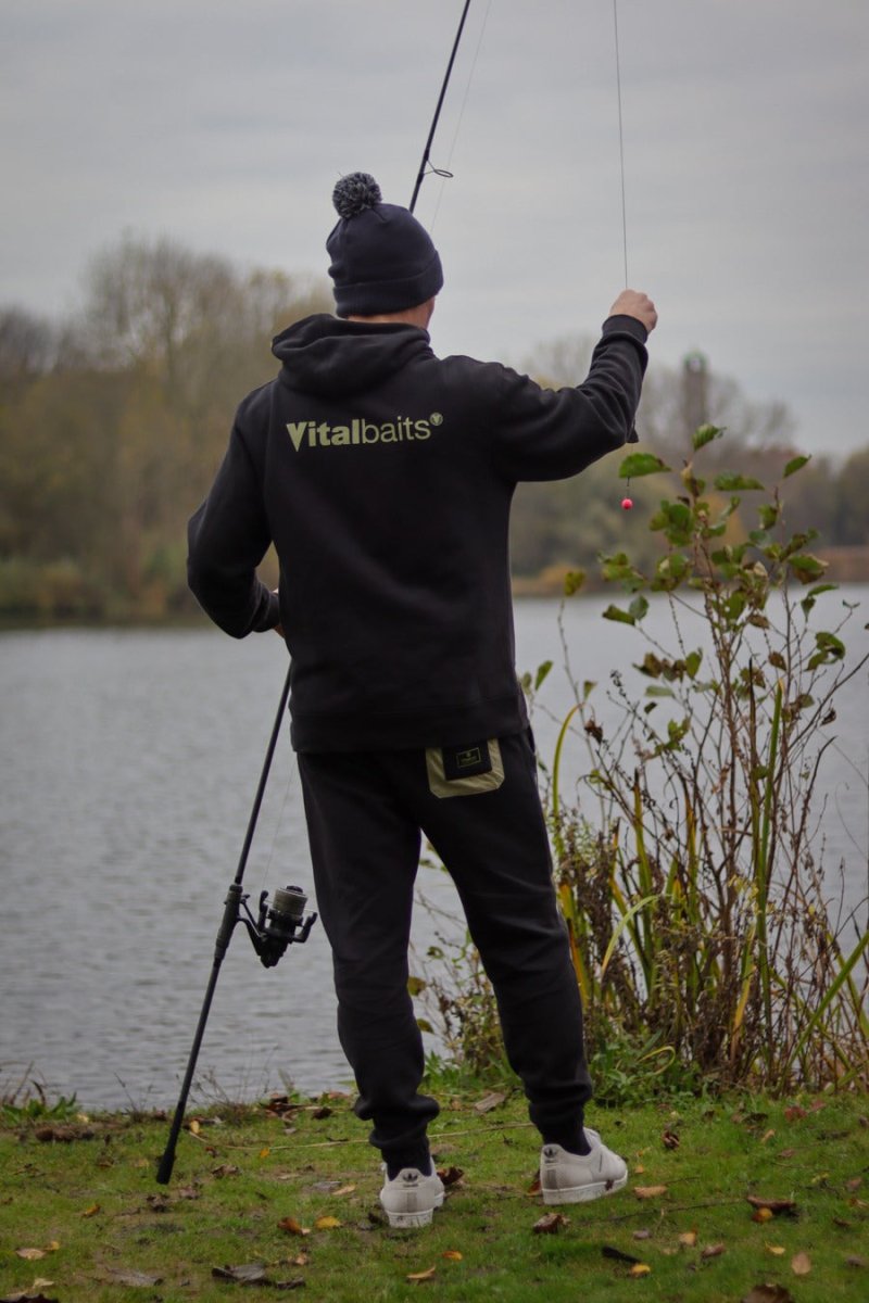 Pantalón Vitalbaits Jogger Verde - Tienda Carpfishing