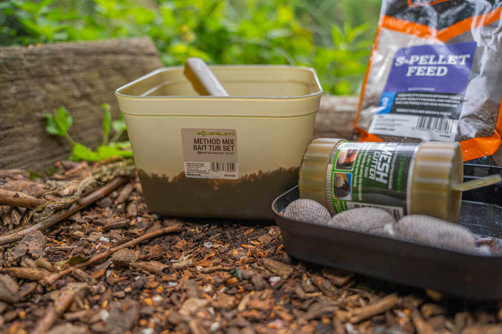 Set Cubo y Pala Korum - Tienda Carpfishing