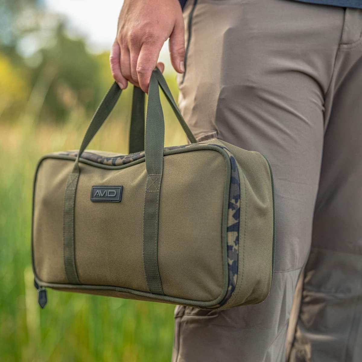 Trípode Avid Carp Revolve Super Low 2 - 3 cañas - Tienda Carpfishing