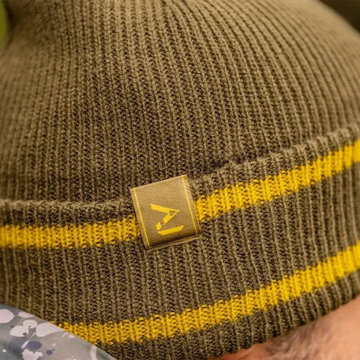 Gorro OMC Mustardo Bobble Verde - Tienda Carpfishing