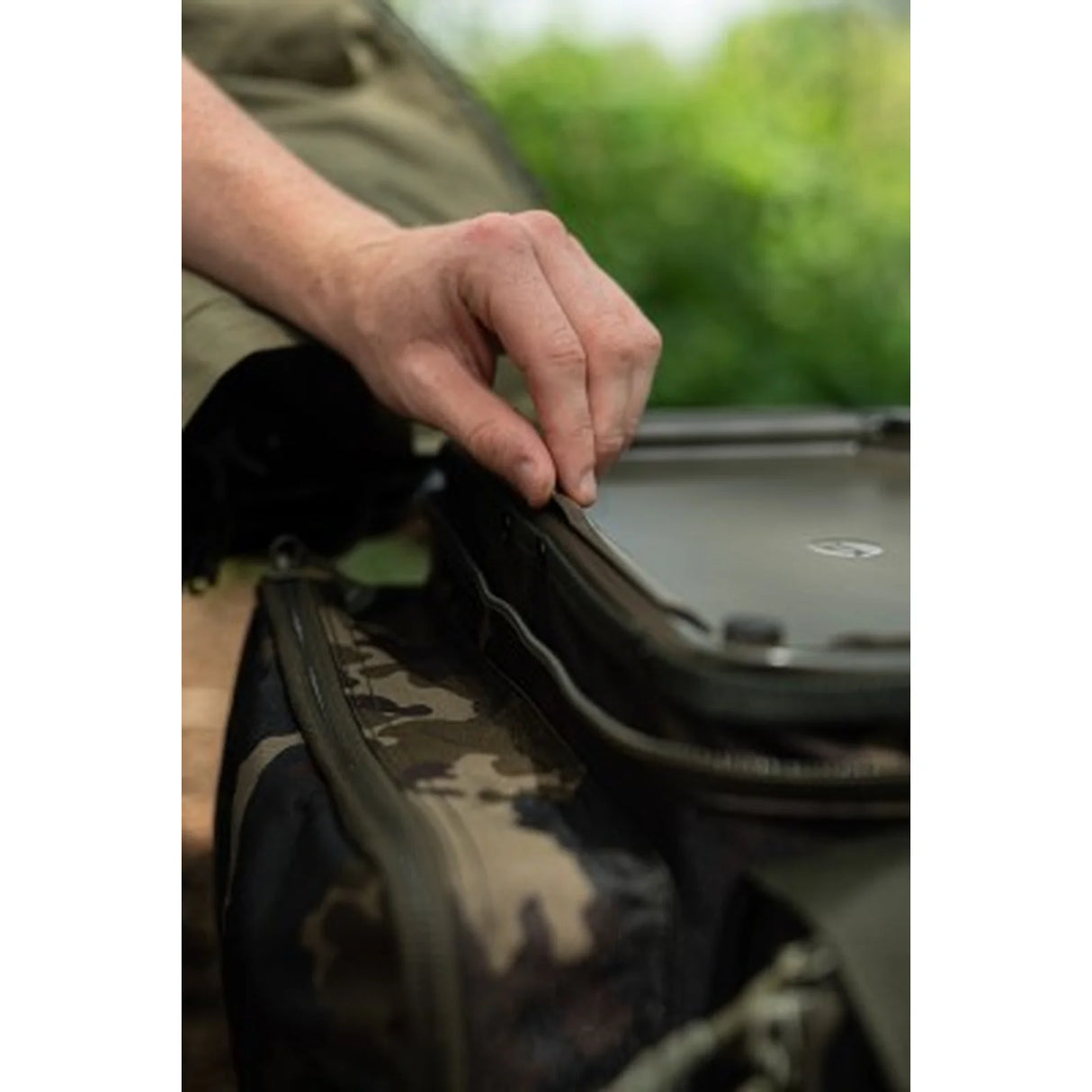 Macuto Korda Compac Framed Carryall Large Dark Kamo
