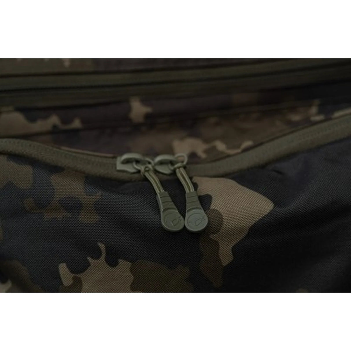 Macuto Korda Compac Framed Carryall Small Dark Kamo