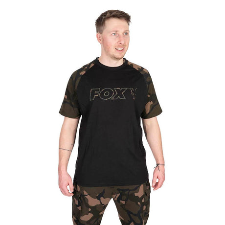 Camiseta Fox Outline T Negro/Camo - Tienda Carpfishing