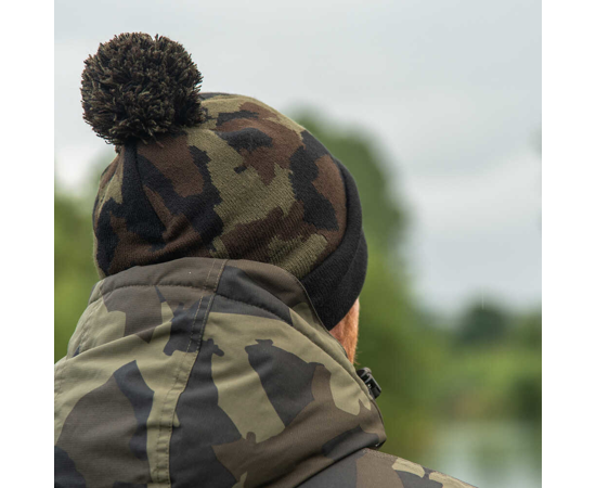 Gorro Avid Carp Camo y Negro con bola