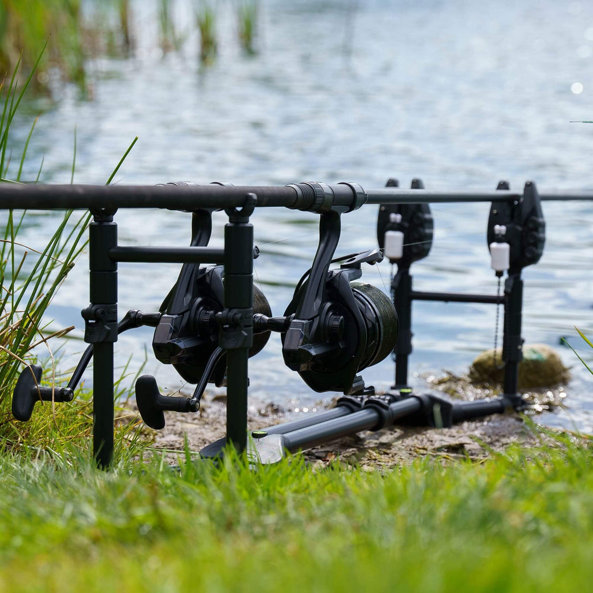 Trípode Avid Carp Revolve Super Low 2-3 cañas