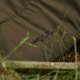 Bed Chair con saco de dormir Avid Carp Revolve System - Tienda Carpfishing
