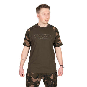 Camiseta Fox Outline T Khaki/Camo - Tienda Carpfishing