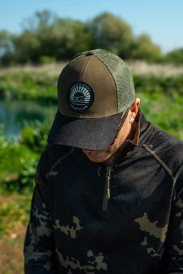 Gorra Korda Dawn Trucker Negra - Tienda Carpfishing