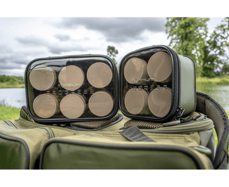 Macuto de 6 botes de cebo Korum Eva - Tienda Carpfishing