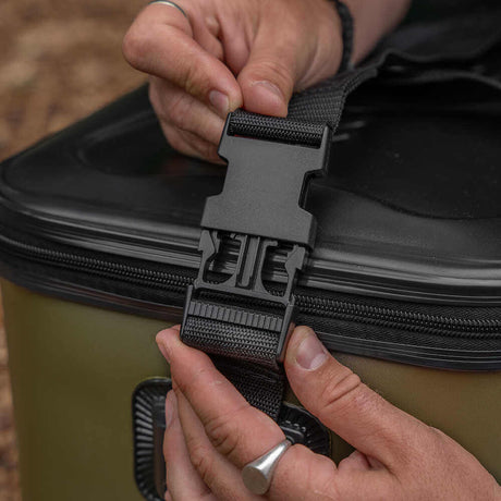 Macuto nevera Avid Carp Stormshield Cooler 30 L - Tienda Carpfishing