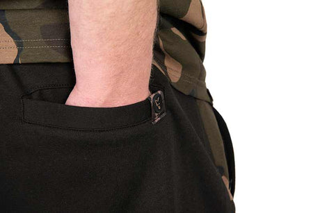 Pantalones Fox LW Combat Negro y Camo - Tienda Carpfishing