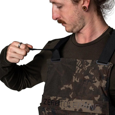 Peto Impermeable Nash ZT Helluva Camo - Tienda Carpfishing