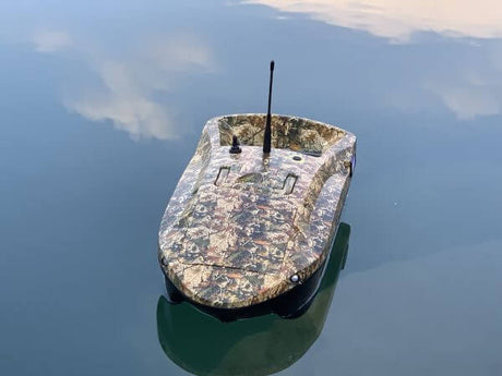 Articulos de carpfishing  Se vende barco cebador v royal compuesto de 2  batería de 5000 sonda lucky y bolso de transporte mejor ver y probar