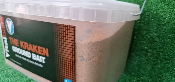 Cubo Ground Bait The Kraken Vitalbaits 3 kg - Tienda Carpfishing